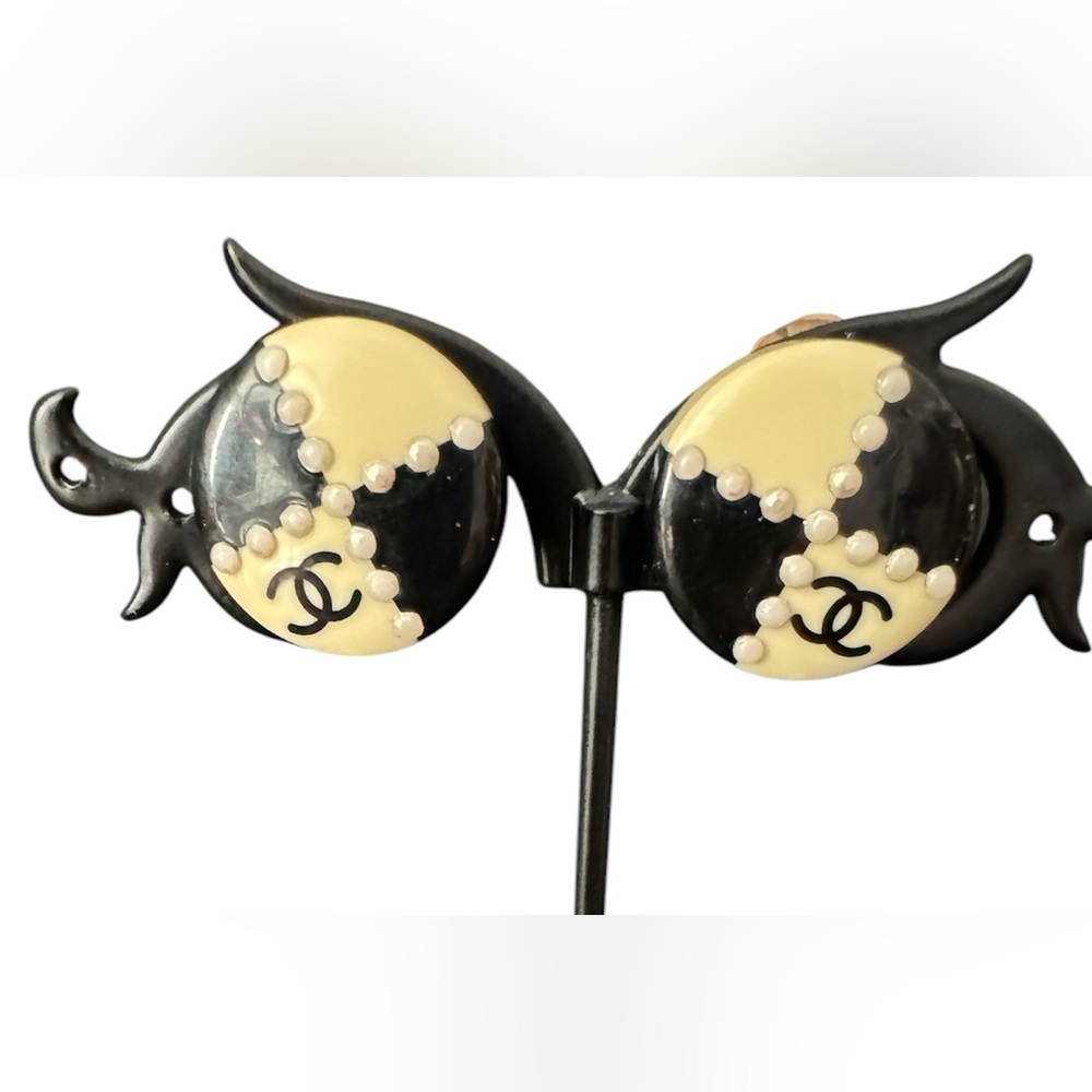 CHANEL Earrings Coco Mark Bicolor Pearl Round Gold Black - Picture 2 of 9